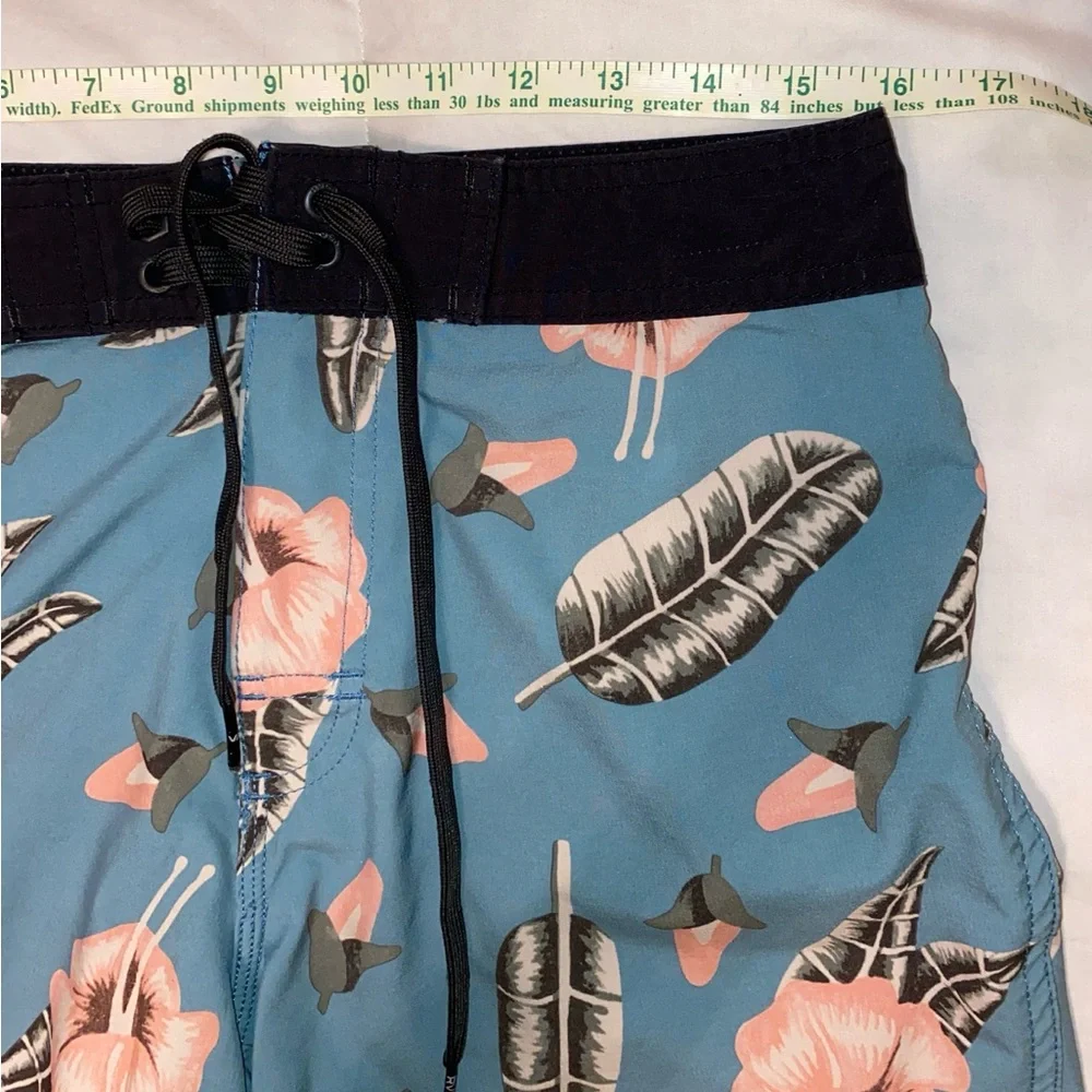 🎈RVCA Blue Patterned Board Shorts